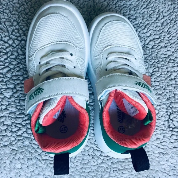 NWT Kids White and Pink Sneakers. Size 27 - Picture 1 of 7